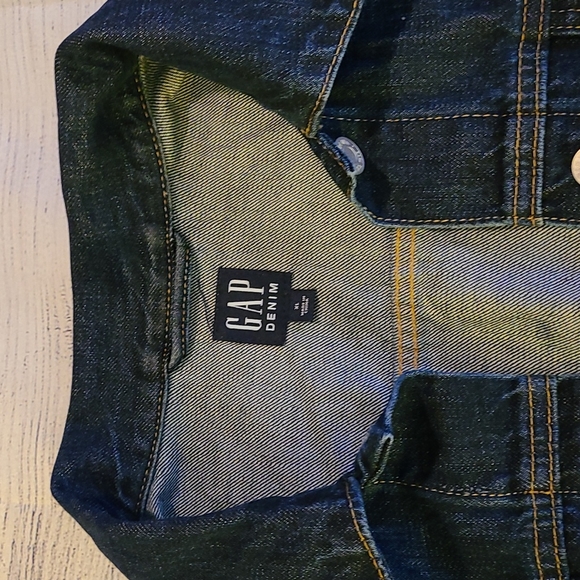 LIKE NEW Dark Wash Gap Denim Jacket - Picture 4 of 5
